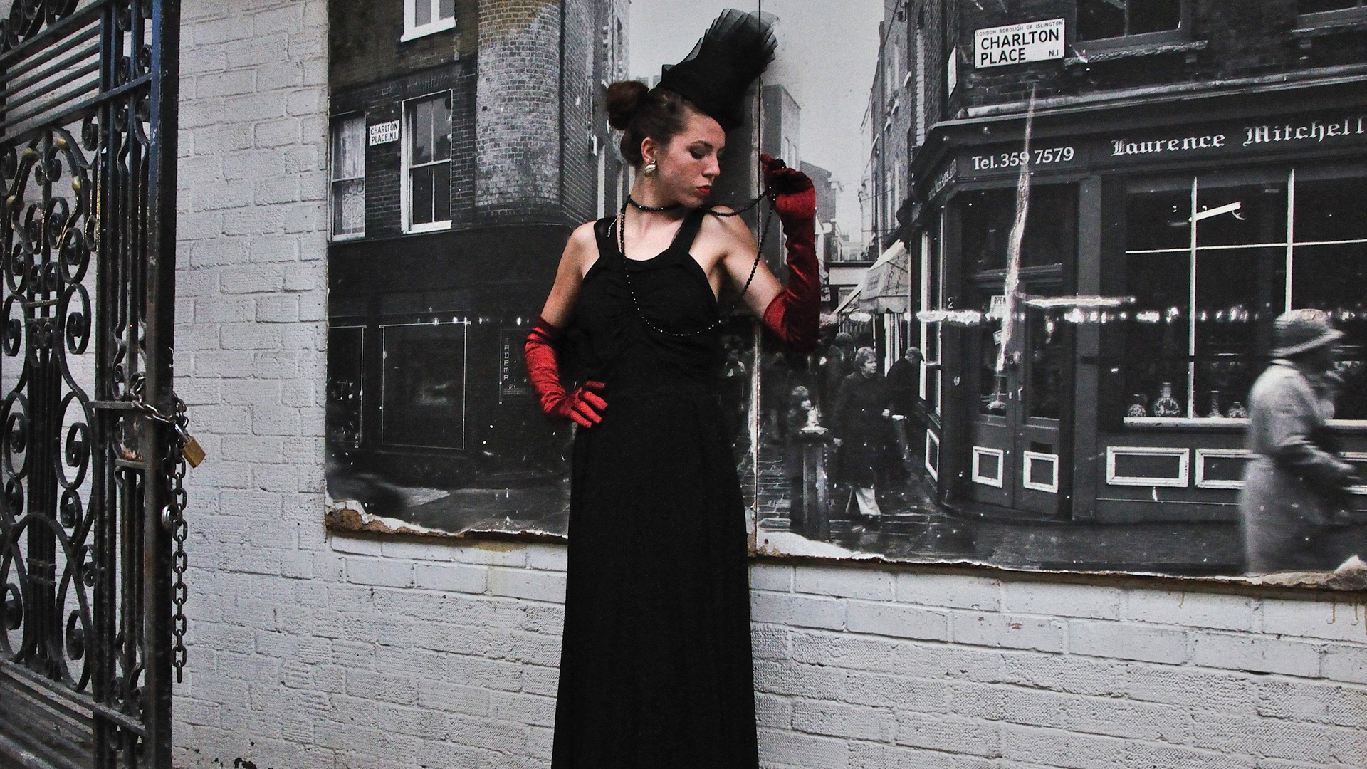 Four & Twenty Blackbirds - Vintage Costume, Fashion Lace & Textiles, Necklaces, Bracelets, Boots, Books, Top Hats - Camden Passage