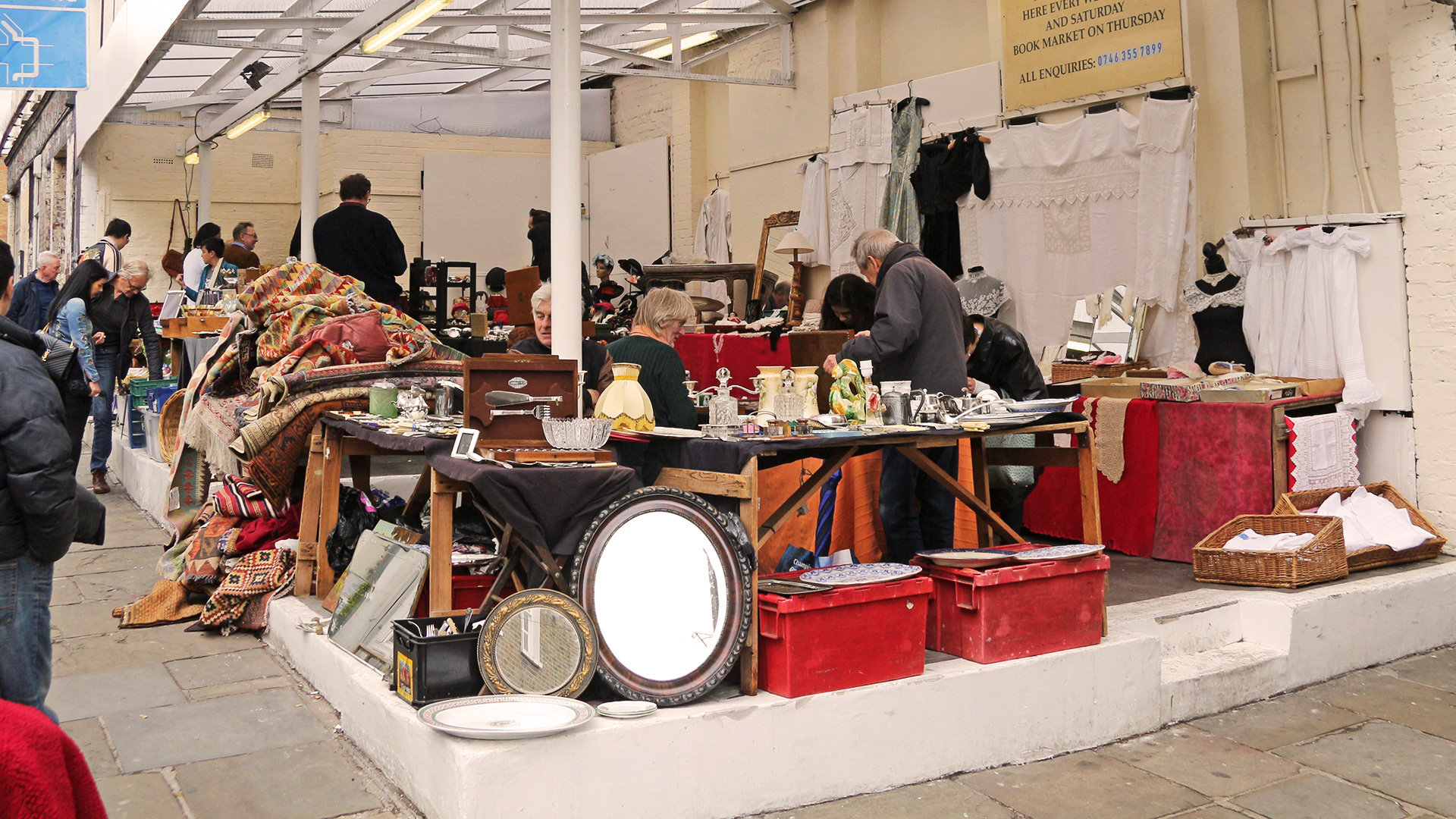 Charlton Place Outdoor Antiques & Collectors Market - Camden Passage