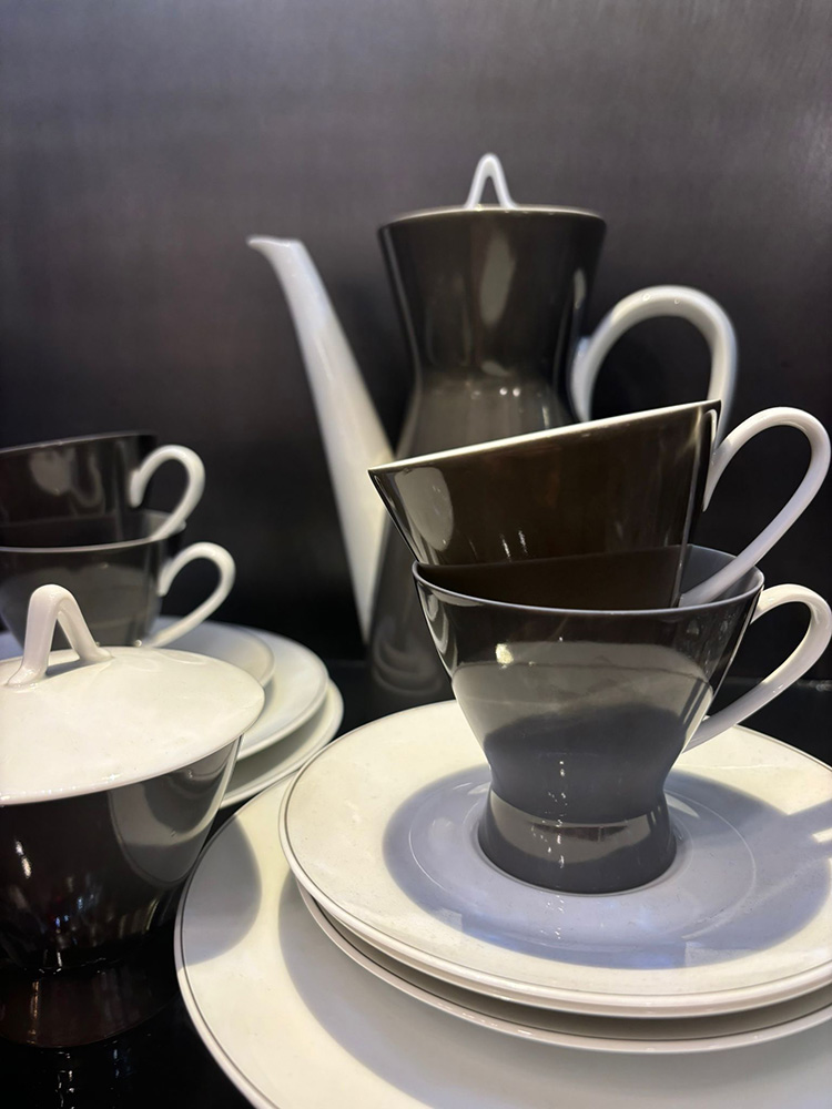 Modern Times Vintage - Vintage Homewares London - Camden Passage