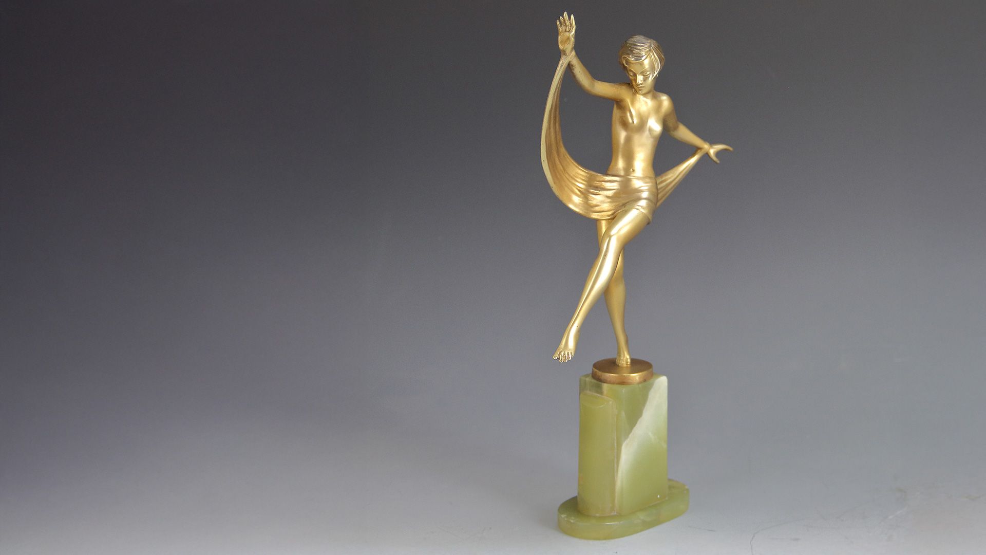 Style Gallery - Art Nouveau, Art Deco, Arts & Crafts, 20th c. Art, Silver & Pewter - Camden Passage